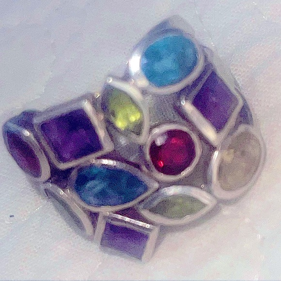 BEAUTIFUL MULTI STONE RING - Picture 1 of 14